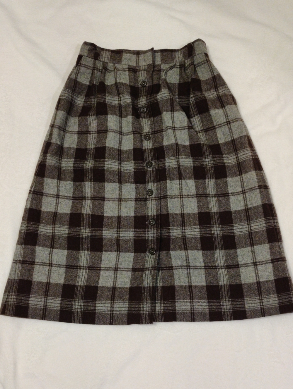 Button-Front Plaid Midi Skirt in Gray and Black